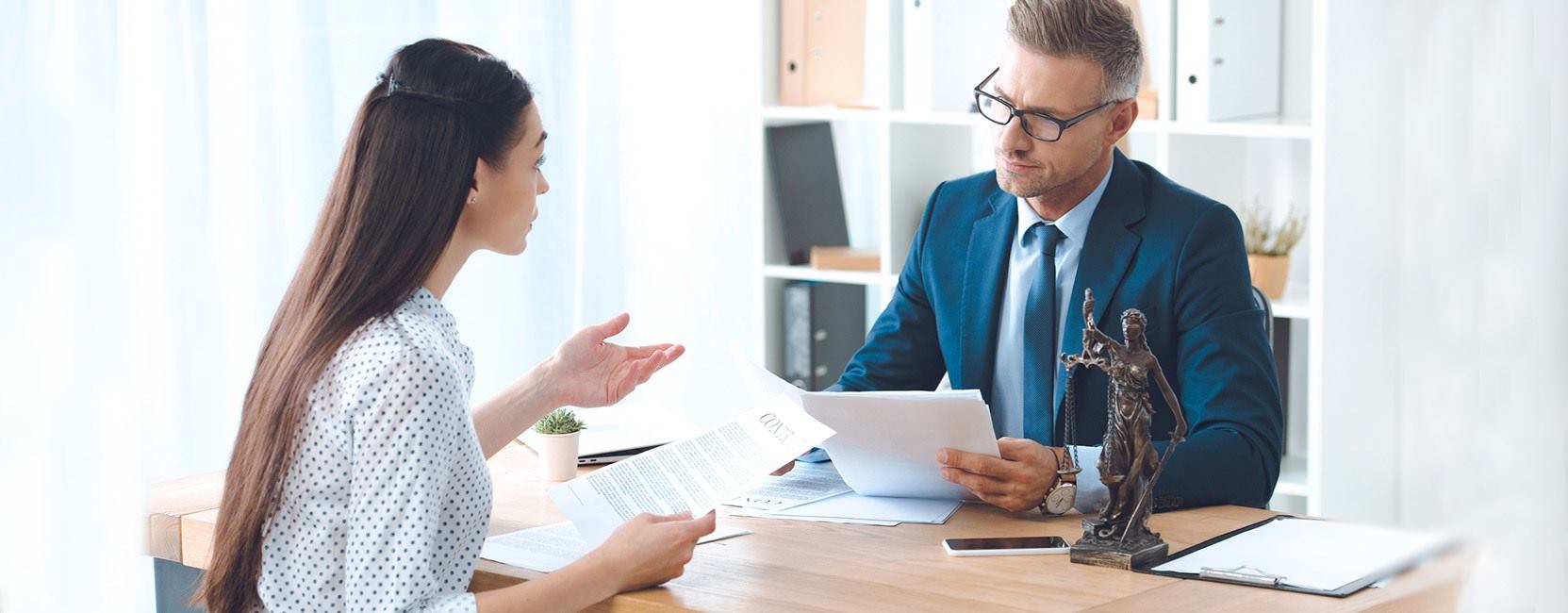 Asesoría mercantil y laboral para empresas.